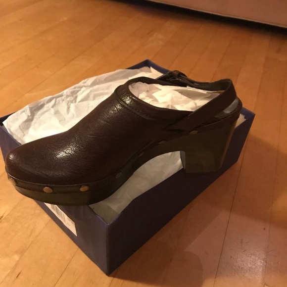 Stuart Weitzman Scrubs Clog NWOT - Picture 4 of 6